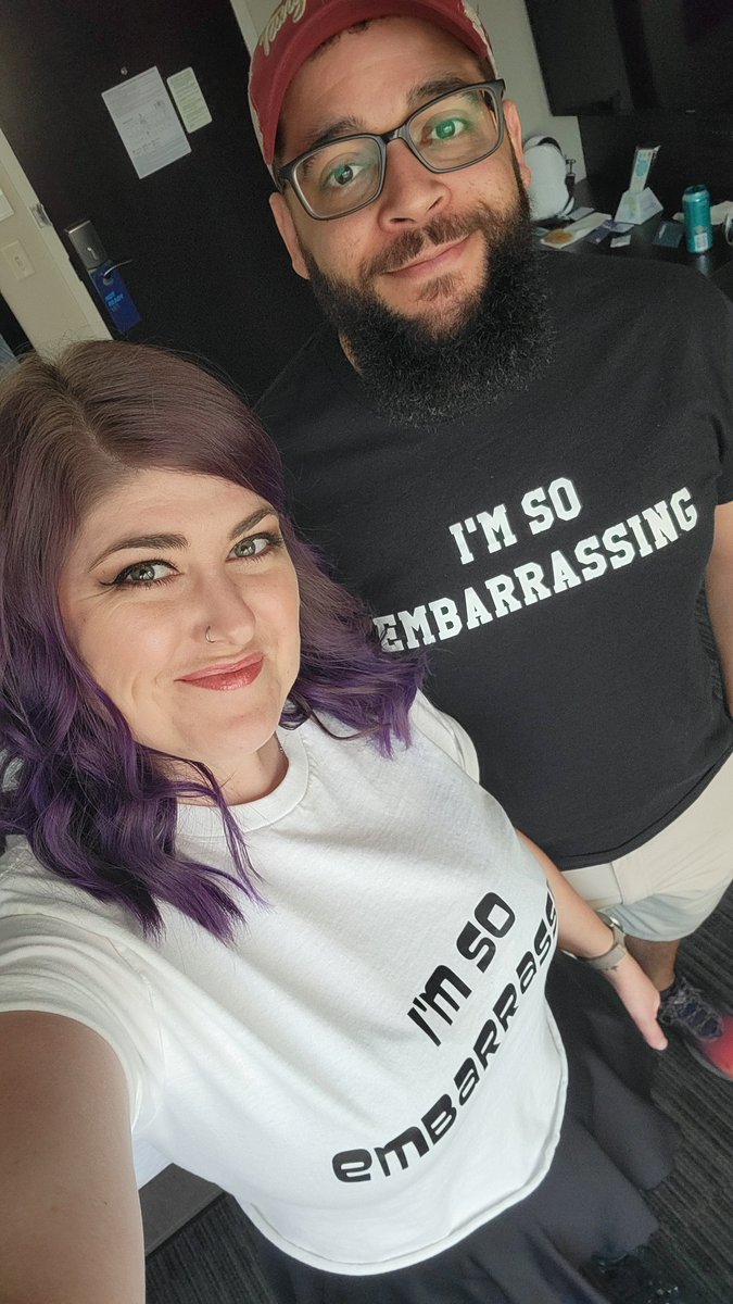 that0witch0zoe's tweet image. "why are they staring? am I oversharing? I'm so embarrassing" 😬🫣🎶 #thebeaches #concerttime