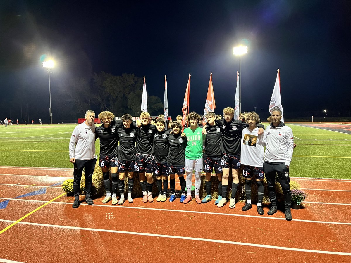 DrJeffreyMGreen's tweet image. Thank you seniors for everything you’ve done for the @HiltonSoccer program #WeAreHilton