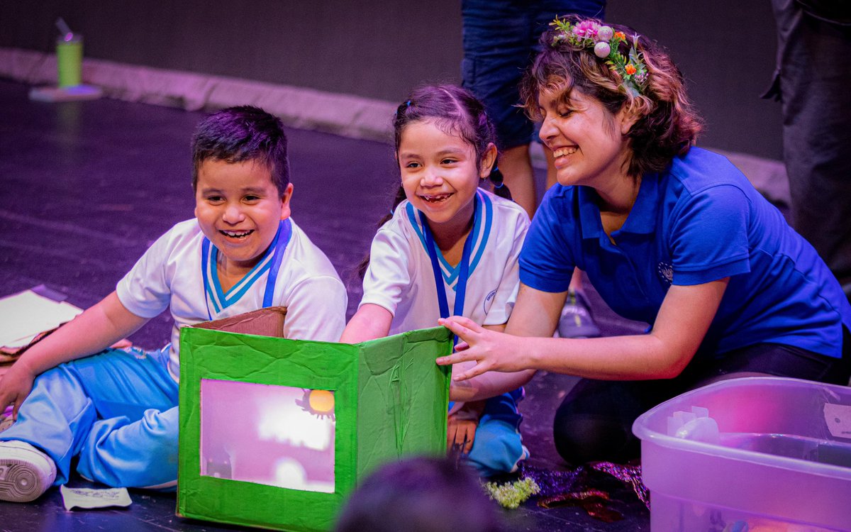 Las niñas, los niños y sus familias disfrutan de las diferentes actividades que se realizan en los espacios del Ministerio de Cultura en el Centro Histórico de San Salvador, durante la celebración del Día Nacional del Juego.

Los invito a estar pendientes de todas las actividades
