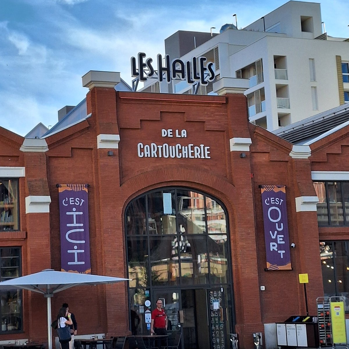 Première participation en tant que spectateur curieux à la rencontre nationale des #tierslieux ! J'ai pu visiter Les Halles de la Cartoucherie et surtout entendre Joëlle Zask tracer les liens entre démocratie, espace public, et action sociale ! Affaire à suivre