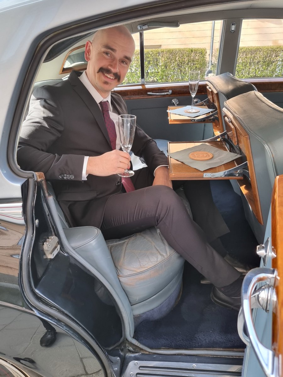 This trader turned $5k to $100M in 10 years.

He live-streamed the last 3 years, going from $3M to $100M.

I watched every stream and recorded over 1,000 clips of the most valuable and funny moments.

You can watch them all here (for free):
youtube.com/playlist?list=…