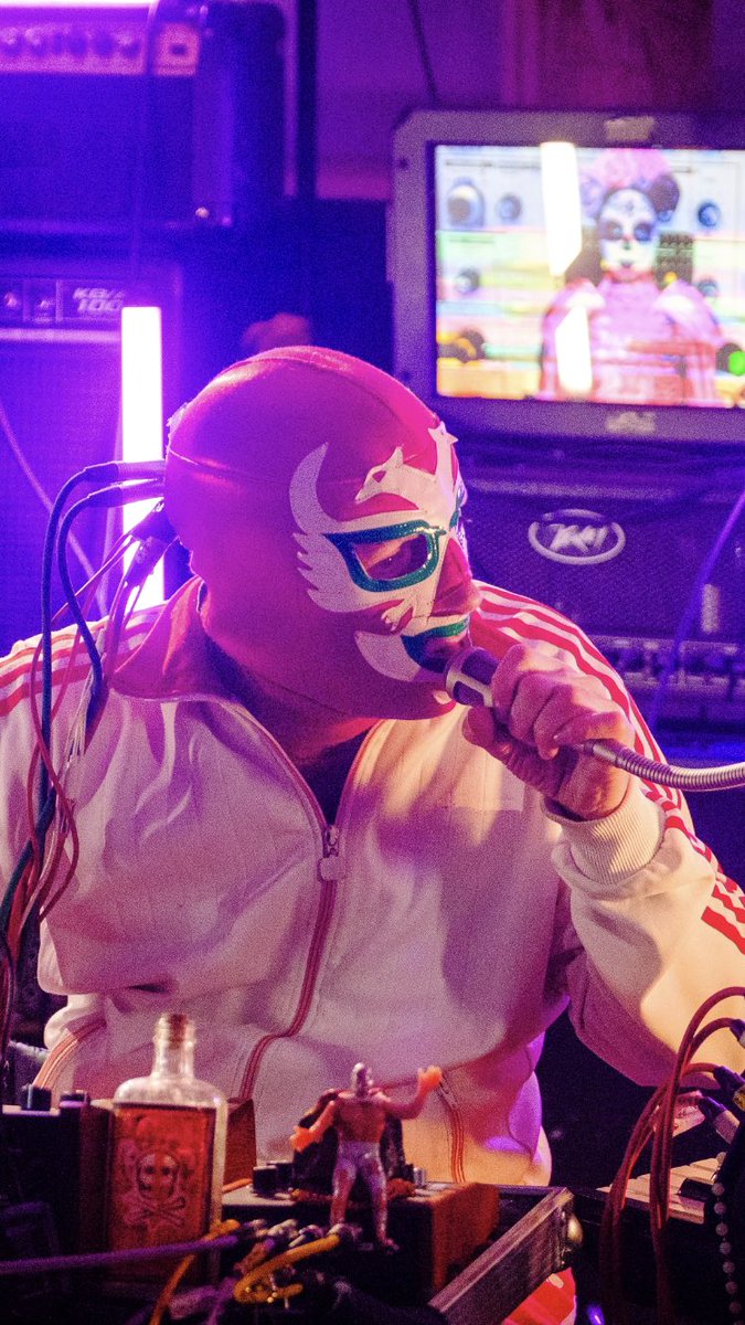 RevengeOfCalculon tweet media