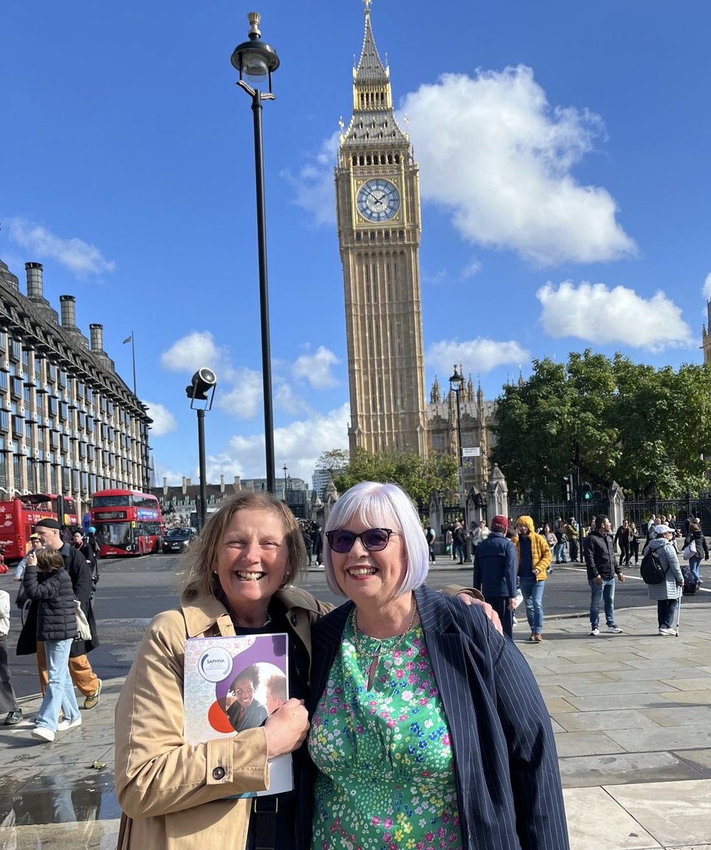 When you have the strong arm of ⁦<a href="/KathEvans2/">🌟 Kath Evans RGN RSCN 💙💛</a>⁩ round your shoulder it’s powerful affirmation; when you join forces it’s 💥💥💥#ASchoolNurseInEverySchool ⁦<a href="/WeSchoolNurses/">WeSchoolNurses 💙</a>⁩