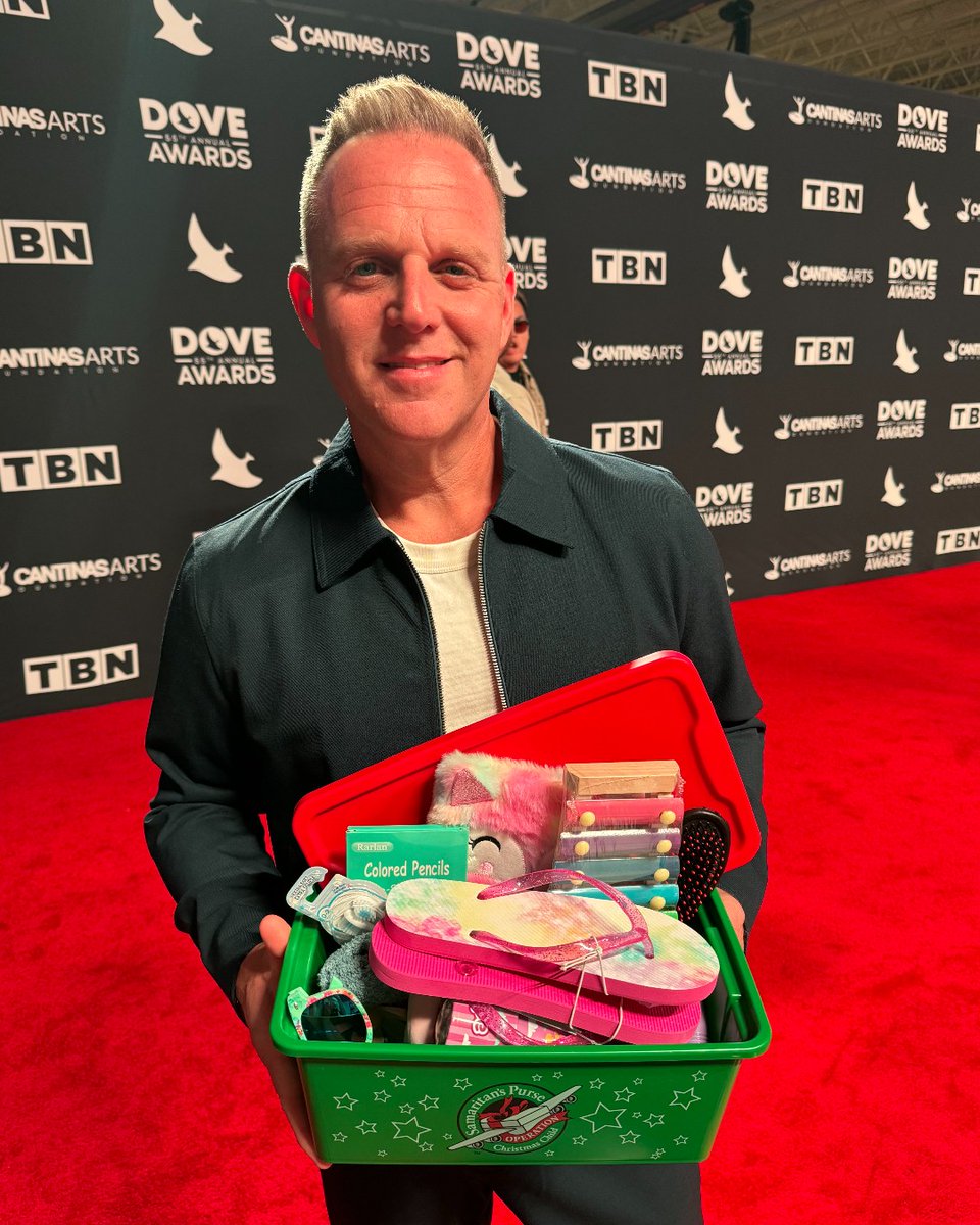 OCC_shoeboxes's tweet photo. Packing shoebox gifts on the red carpet at the #DoveAwards was a blast! 🎁 What an honor to spread the Good News here AND with children in need around the world.

#ipackedashoebox https://t.co/CwJlkaP5OK
