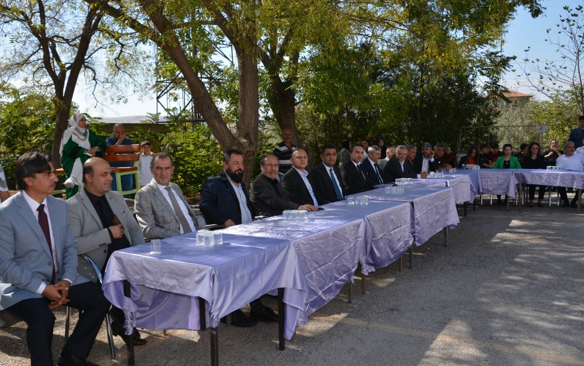 enginpehlivanli's tweet photo. 1️⃣Kırıkkale Malazgirt Mesleki ve Teknik Anadolu Lisesinde düzenlenen Ahilik kutlama etkinliğine katıldık. 

Öğrencilerimizin ve öğretmenlerimizin hazırladığı gösterileri keyifle izledik. Seçilen öğrencilere şedlerini kuşandırarak kaftanlarını giydirdik. https://t.co/cknZ6FReH2