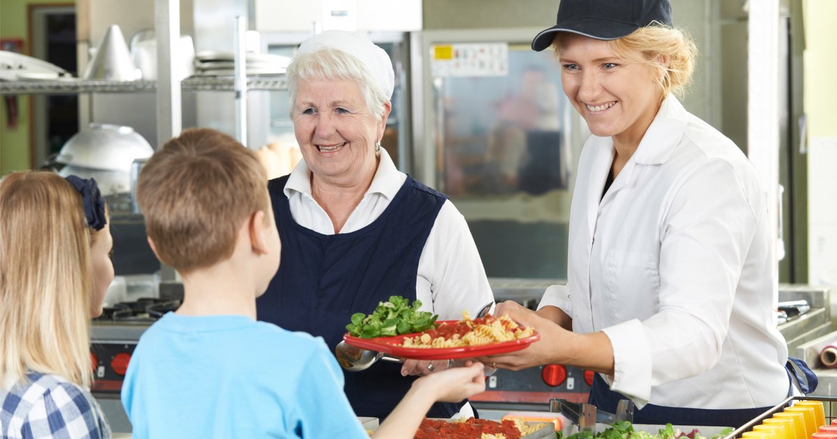 Lawmakers reintroduce bill that would ban lunch shaming. Also in this week’s K-12 legislative update: a federal bill would require school nutrition professionals to undergo allergy training and New Jersey lawmakers introduce a universal free school... ow.ly/60rp105LmYh