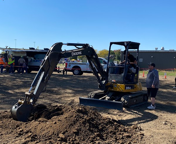 It was a beautiful day for HHS Automotive students to participate in the AED Foundation's Equipment Technician and Operator Career Exploration experience. Thank you to AED and those who put this event together!