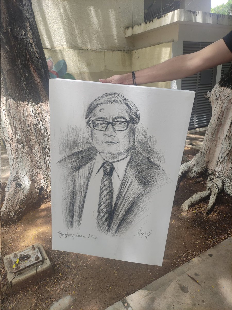 100 años del nacimiento del Dr. Regulo Pachano Añez, Rector de LUZ e insigne zuliano. Hoy en la Facultad de Medicina fue homenajeado. Valga mi reconocimiento a sus hijos y familiares. Muy especialmente a Regulo y Freddy, buenos universitarios y amigos.