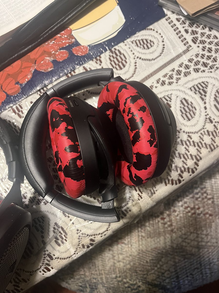 Kobraah's tweet photo. @wickedcushions  revamped my hs75xb and my Sony wh1000xm3s high quality and the feel is top notch https://t.co/ewPTP1TtjA