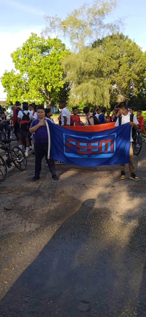 Se realiza una bicicletada dónde participan estudiantes de nuestro centro con el objetivo de condenar el genocidio que Israel comete contra el pueblo de Palestina. Pedimos el cese de esta política de exterminio.