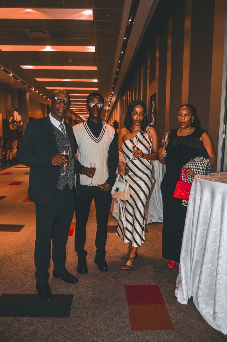 _fatsonthite's tweet image. The Nthites dressed to the nines at the Miss Earth South Africa Gala Dinner @missearth_sa ❤️🔥

Photography by @issachar_rsa and Khumo Nthite 
@nale_nthite 

#missearthsa #missearthsagaladinner #sandtonconventioncentre #finale #topten