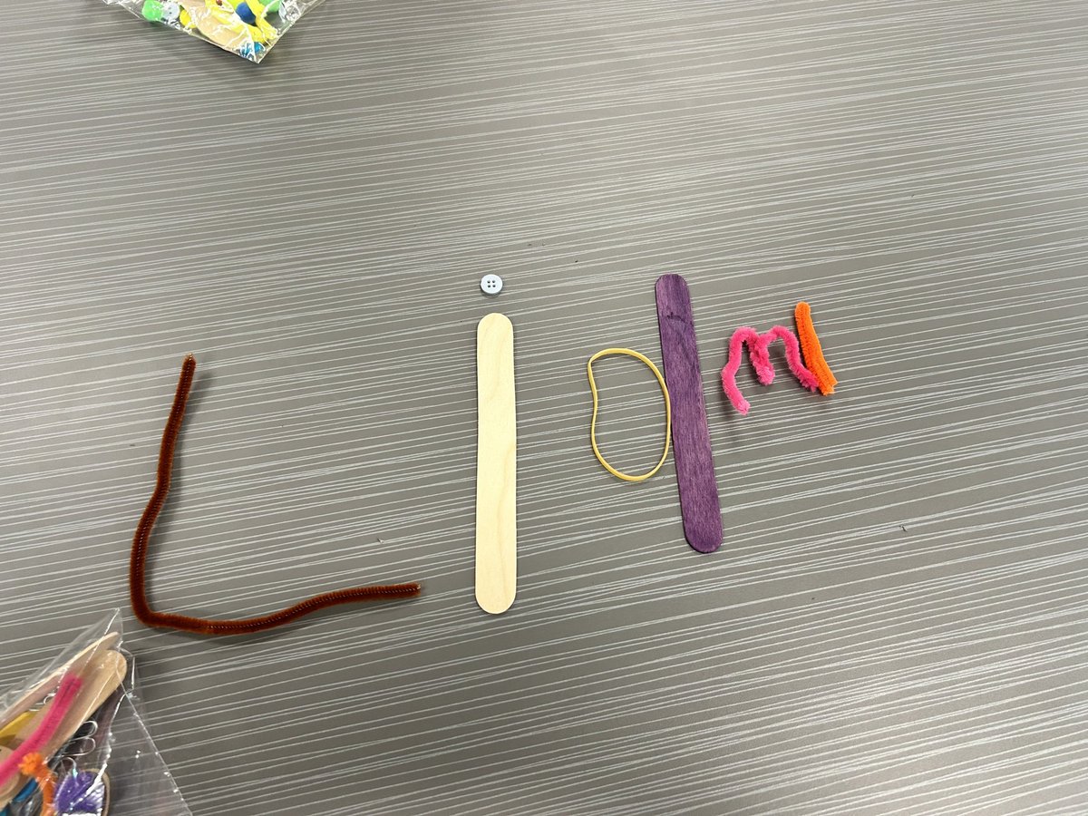 Kinder read Alma and How She Got Her Name by <a href="/Jumartinezneal/">Juana Martinez-Neal</a> and used different materials to construct their names! #TeamMcKinney #vegaelem #HispanicHeritageMonth #mymisdreads