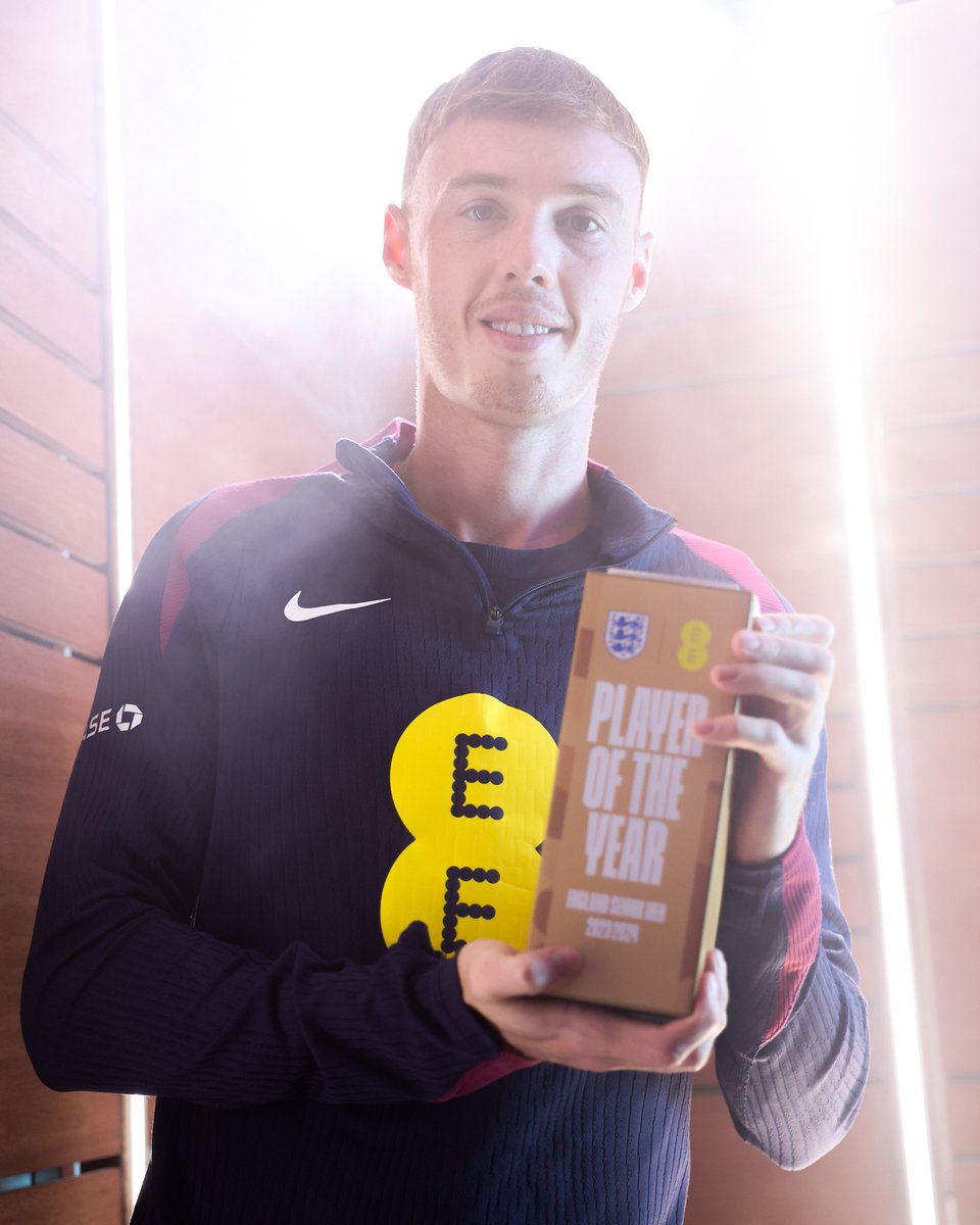 Cole Palmer is your England Men's Player of the Year connected by <a href="/EE/">EE</a> 👏

Congratulations, Cole! 🥶