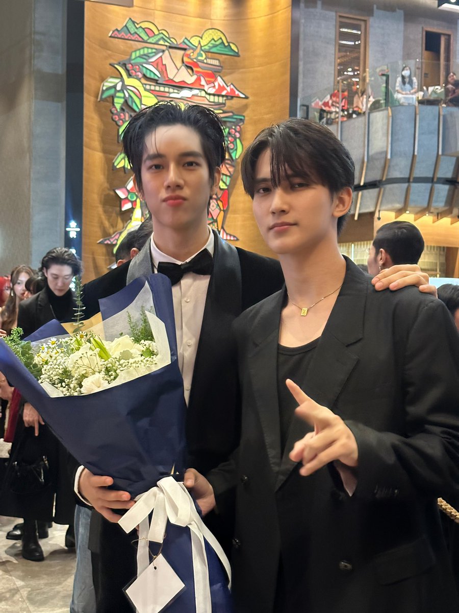 HeadquartesTH's tweet photo. 💐 #First_Chalongrat was at #ธี่หยด2GalaWorldPremiere to support and congratulate his friend Frank Thanatsaran on this now showing movie!
#รักแรกของเฟริสท์
#FirstfhHQ https://t.co/drThmdqiuZ
