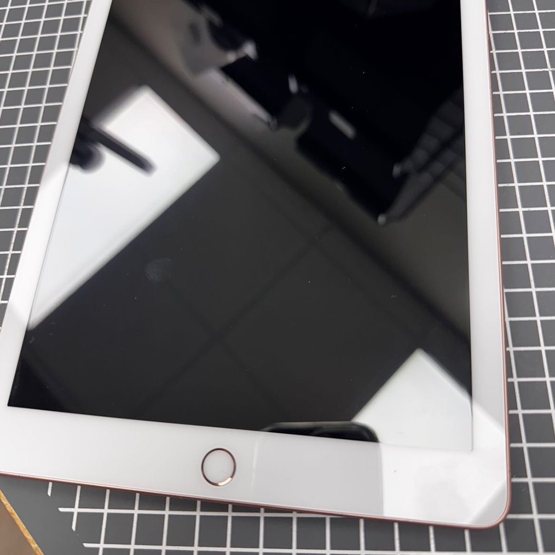 AmtelRepair's tweet photo. Did your iPad take a tumble? 😱 Bring it to one of our expert technicians who can get it repaired quickly and professionally!

🏪 Visit our store at 4211 S Lamar Blvd in Austin, TX for all your repair needs!

#TabletRepair #iPadRepair #TechRepair #ScreenReplacement #AustinTech https://t.co/8WPmxB7ajq
