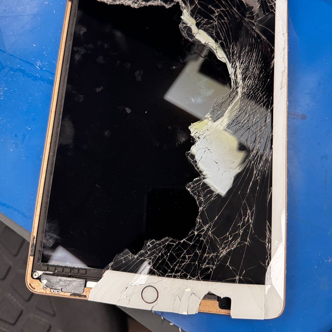 AmtelRepair's tweet photo. Did your iPad take a tumble? 😱 Bring it to one of our expert technicians who can get it repaired quickly and professionally!

🏪 Visit our store at 4211 S Lamar Blvd in Austin, TX for all your repair needs!

#TabletRepair #iPadRepair #TechRepair #ScreenReplacement #AustinTech https://t.co/8WPmxB7ajq