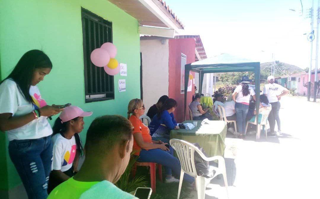 #Entérate || Misión Robinson #Sucre Presente en Jornada de Atención realizada en la comunidad de Villa Ribas. ¡Seguimos Avanzando!.

<a href="/NicolasMaduro/">Nicolás Maduro</a>
<a href="/HectoRodriguez/">Héctor Rodríguez C.</a>
<a href="/Sociabolivarian/">Lilian Oropeza</a>
