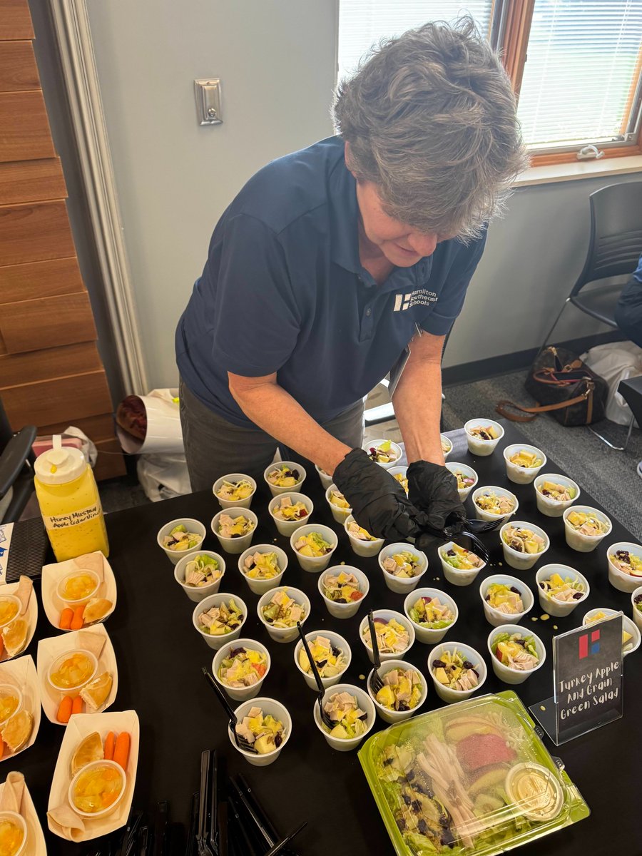 HSESchools's tweet image. 🔥 A tasty showdown is cooking up! 🔥
@hsefoodservices spiced things up with a special tasting event this afternoon. Each school café served up a new dish, and our judges devoured every bite!

Who will win the golden spatula and make the December menu? Stay tuned for the sizzlin'…