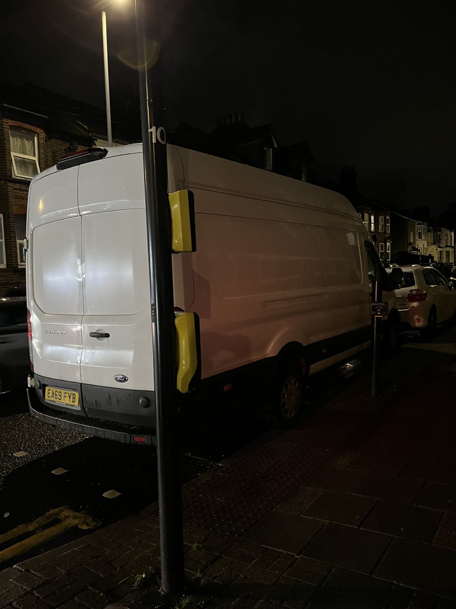 In addition to the idiotic Prius owner, this Transit van EA69FYB blocked the pedestrian crossing by the church. <a href="/lutoncouncil/">Luton Council</a> we need evening traffic warden patrols here please.