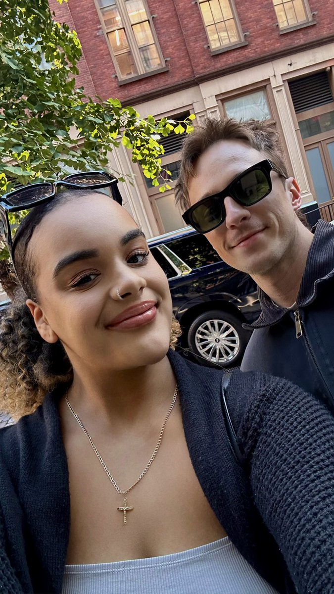 selenalisaa's tweet photo. ummm sooo ran into that guy from that new movie queer 🙂‍↕️🙂‍↕️ he was nice! ✫彡 https://t.co/xvqDERwn15