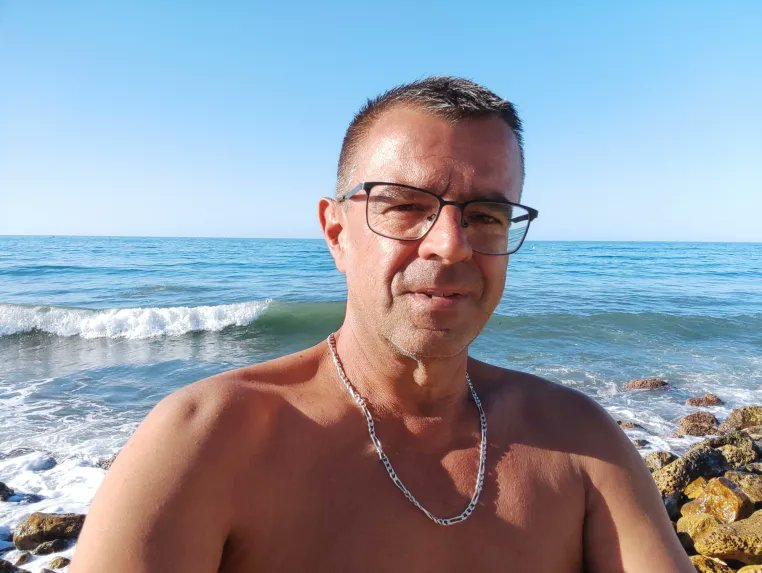 AlertesPed0's tweet photo. 🚨🐦 ALERT PEDO | Un Twittos a piégé un pédophile nommé Olivier Buinoud domiciliant a Lyon 3. Il menace la fille censée être âgée de 16 ans de la v**** ainsi que des demandes de photo dénudée.