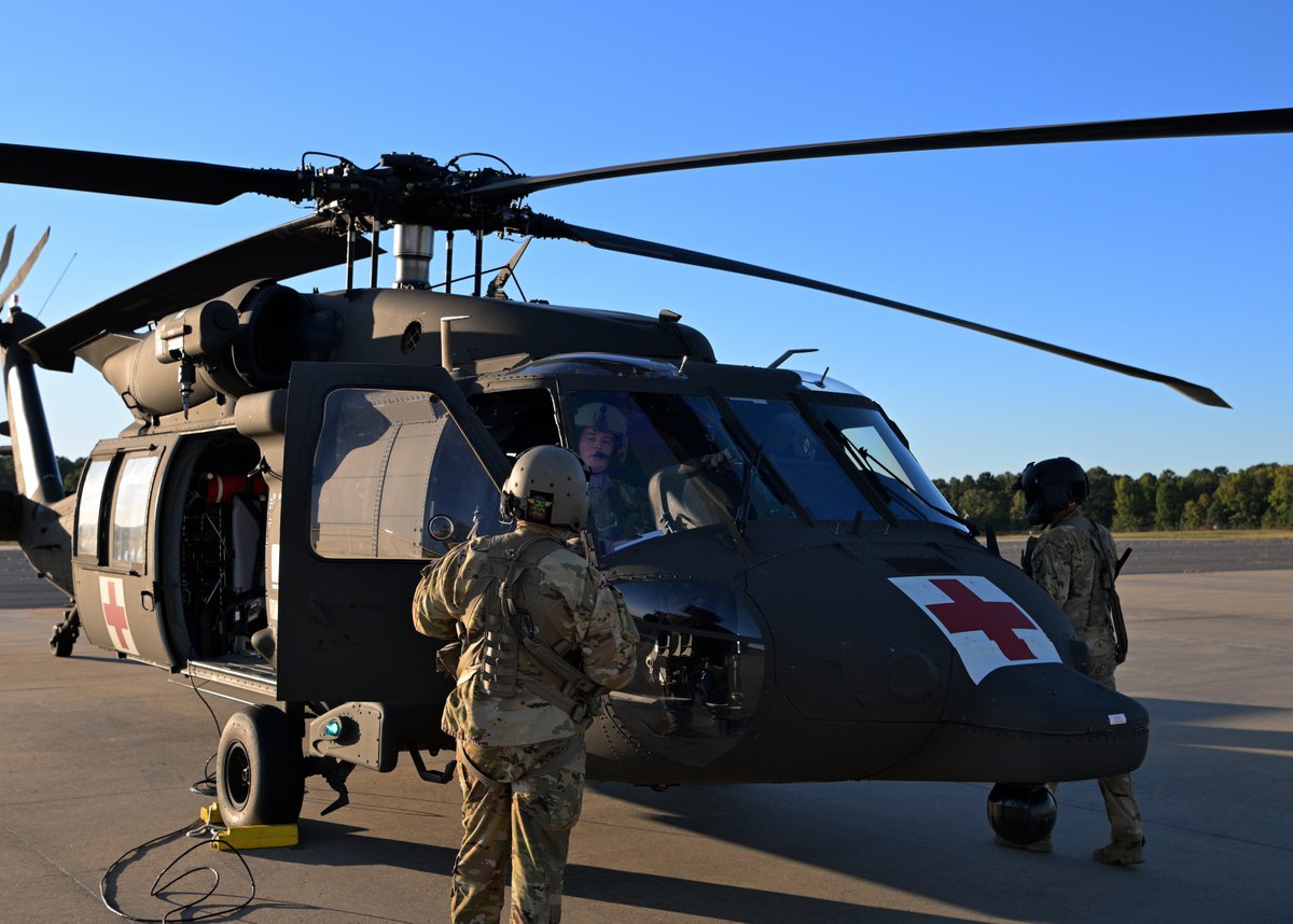 arkansasguard's tweet image. Earlier today the Arkansas National Guard sent a five-Soldier HH-60M Black Hawk crew to Florida to augment the Florida National Guard and provide hoist and airlift support after #HurricaneMilton passes.