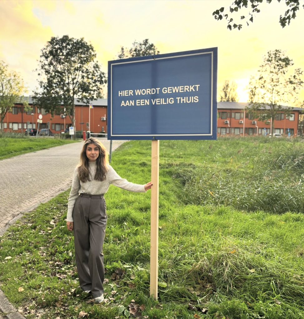 Wij zijn boos en verdrietig. Boos, omdat het kabinet niet de échte problemen in Nederland wil aanpakken: armoede, woningnood en klimaatverandering. Verdrietig, omdat het kabinet in plaats daarvan een zondebok aanwijst: mensen die zijn gevlucht voor honger en geweld.