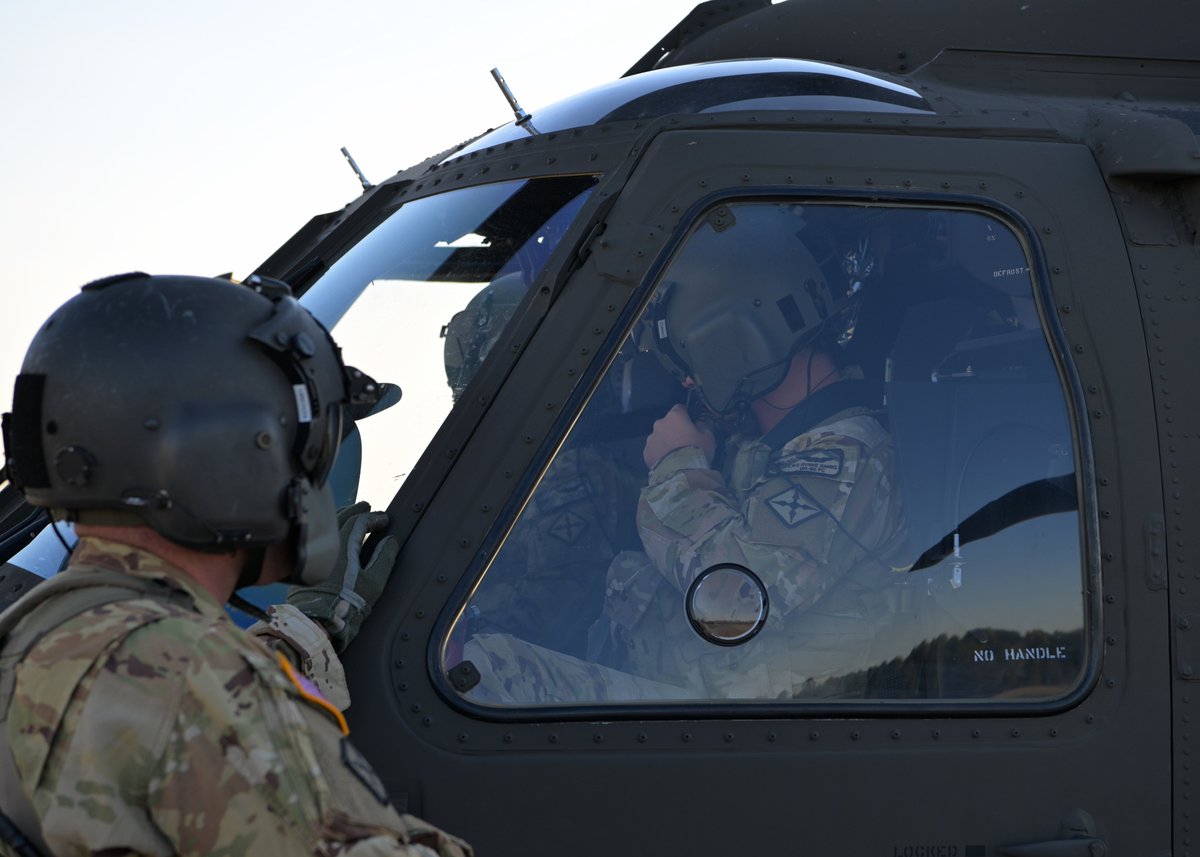 arkansasguard's tweet image. Earlier today the Arkansas National Guard sent a five-Soldier HH-60M Black Hawk crew to Florida to augment the Florida National Guard and provide hoist and airlift support after #HurricaneMilton passes.