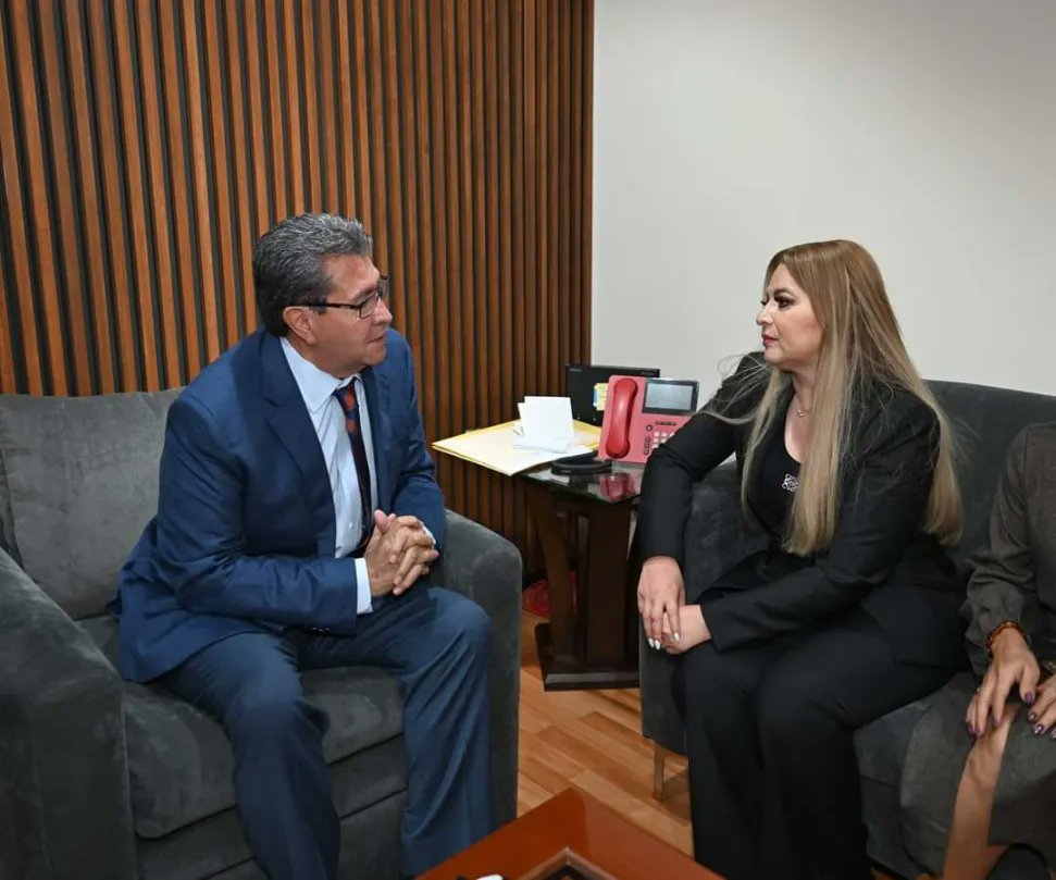 ClaudDelgadillo's tweet photo. Hoy, junto a mis compañeras y compañeros diputados, denunciamos las arbitrariedades que están ocurriendo en el Congreso del Estado de Jalisco, un grave atentado contra la democracia para intentar controlar al poder judicial. Violentaron suspensiones federales y nombraron magistrados y consejeros se la judicatura.