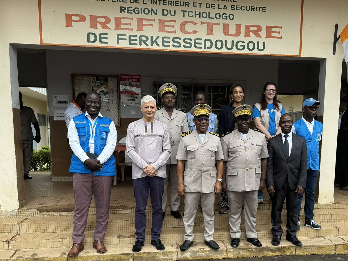 OlivierBeer1's tweet photo. Heureux d’être revenu dans la région du Tchologo à la rencontre des déplacés et communautés hôtes, ainsi que des autorités locales qui vivent tous en parfaite harmonie en Côte d’Ivoire. Plus de ressources sont nécessaires pour recevoir dignement les demandeurs d’asile. @UNHCRCIV https://t.co/maYBJ9eG4Z