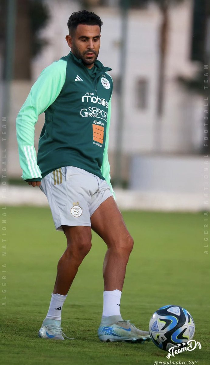 🇩🇿 رياض محرز من تدريبات المنتخب الجزائري مساء اليوم.
