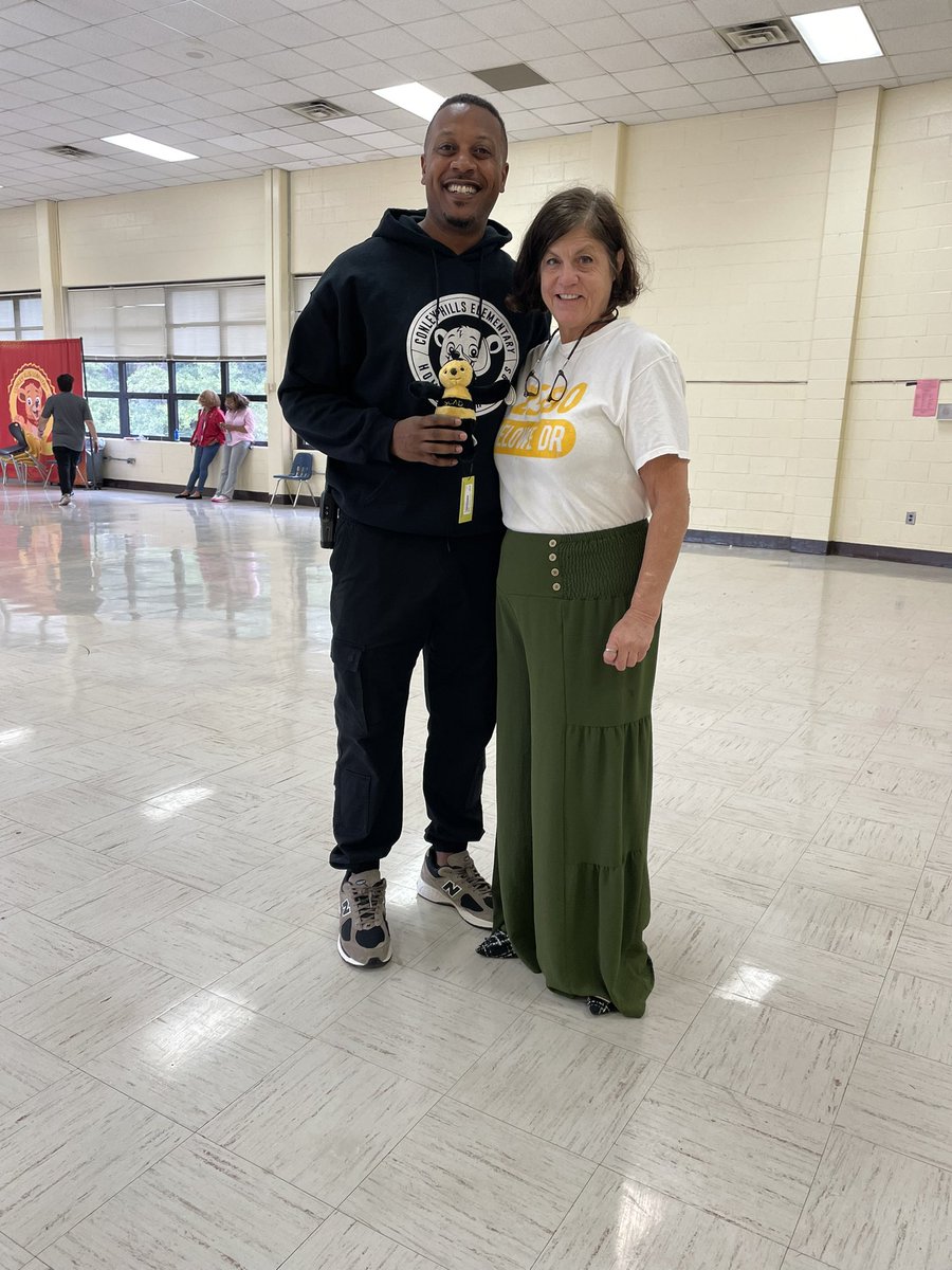 Last week was great <a href="/ConleyHillsCubs/">Conley Hills Elementary School</a> We celebrated our custodians and TOTY/SPOTY. SCAD came out to share art supplies. I even got a chance to play golf with our champs! We will continue to #elevateexcellence #relationshipsmatter @CubsLeadingLady <a href="/SCADdotedu/">SCAD</a>