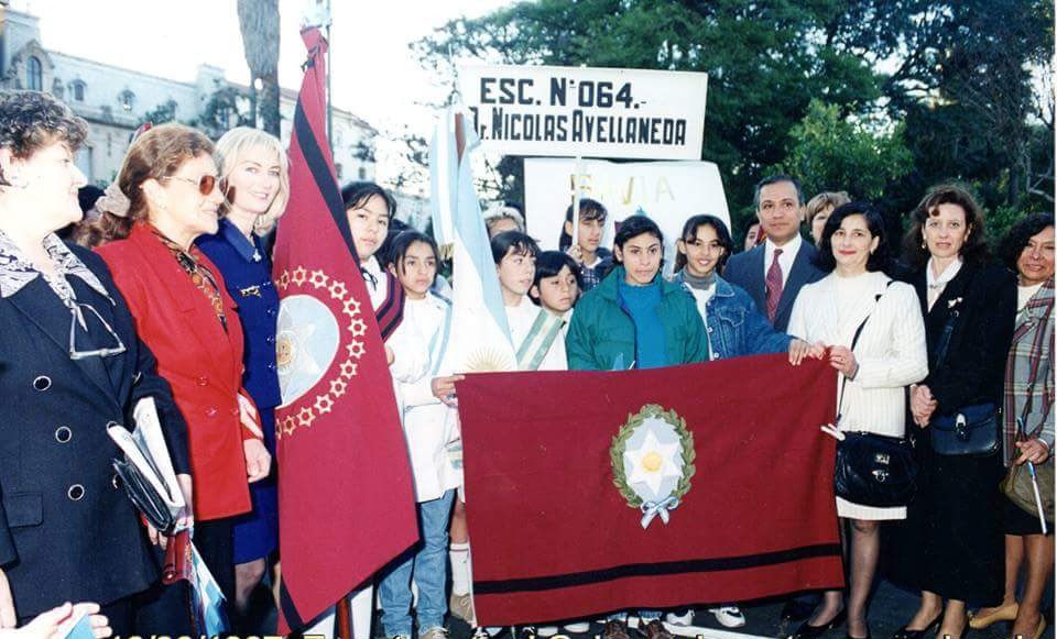 ▶️En el año 1997, durante la gestión
de gobierno del Dr. Juan Carlos Romero, luego de un llamado a concurso del que participaron muchas escuelas, se creó la bandera de Salta, con el diseño ganador  de los alumnos de 7° "A" de la Escuela
Nicolás Avellaneda.
#DiadelaBanderadeSalta