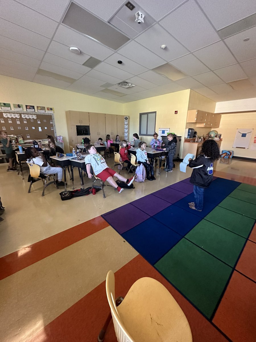 bgabbard104's tweet photo. I usually read a story. However, our young authors have also participated in this task, reading their OWN work to the class. They have been working hard at finger stretching their words, using their phonics knowledge, and all the writing practices. #gofirstiesgo #Linden https://t.co/9FIrY9wvHm