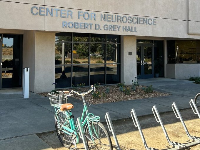 Please RT: The <a href="/ucdavis/">UC Davis</a> Center for Neuroscience is recruiting a new Director! This high-profile leadership role integrates fundamental neuroscience research across scales. Join a vibrant, collaborative community with incredible core faculty. Learn more: recruit.ucdavis.edu/JPF06763