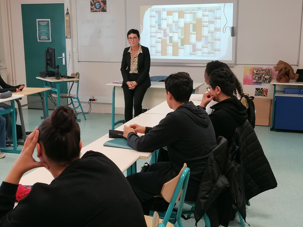 La directrice académique a rencontré les enseignants et les élèves de la classe prépa seconde expérimentée cette année au <a href="/LyceeValdeSeine/">Lycée Val De Seine</a> de Grand-Quevilly : échanges sur le programme, les objectifs et les bénéfices de ce dispositif. #orientation #réussite