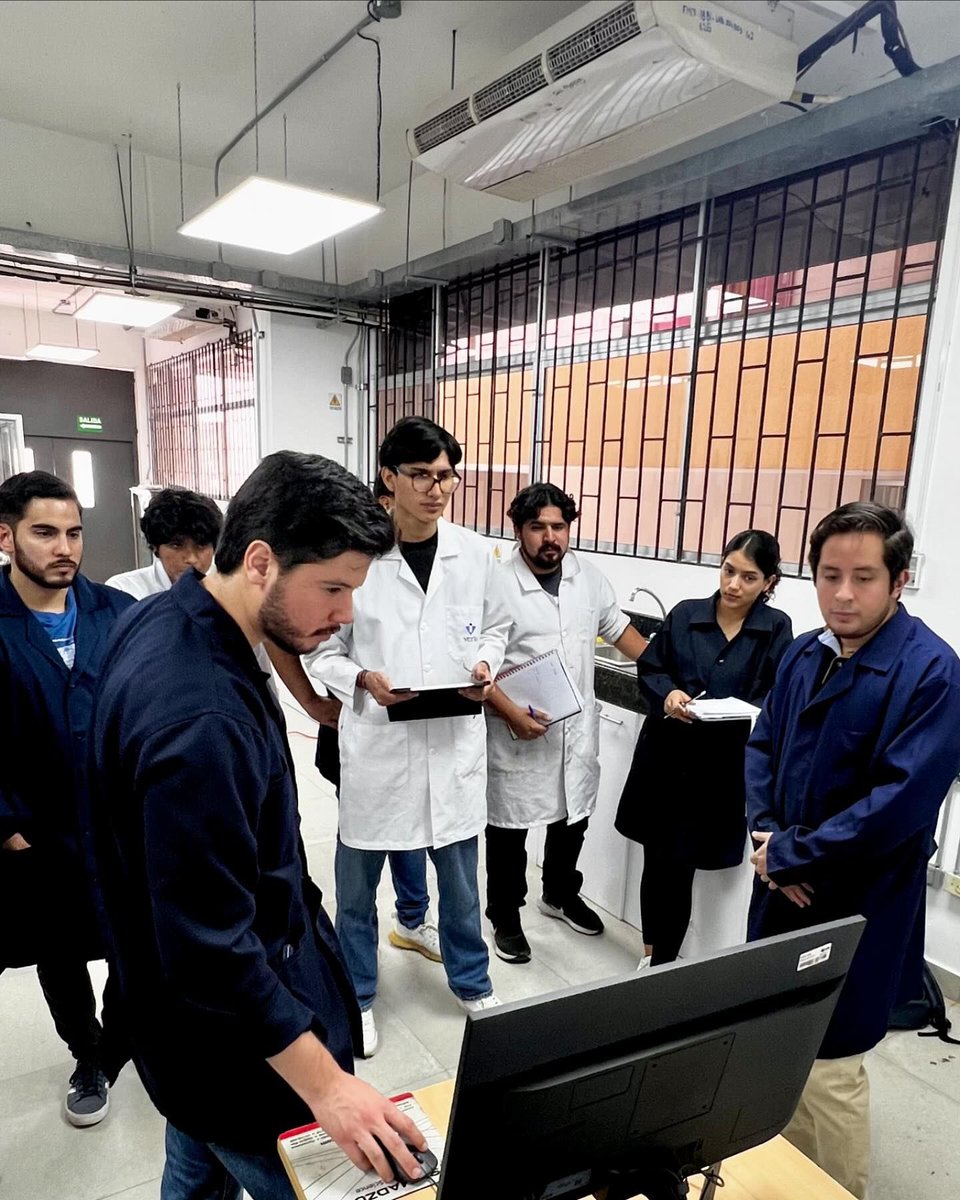espolfimcp's tweet photo. ⏩️ Clase de Ensayo de Tensión
Hoy exploramos cómo los materiales responden a la tensión. A través de este ensayo, descubrimos las propiedades mecánicas que hacen únicos a cada material.
#FIMCP #IngenieríaEnMateriales https://t.co/RmpTb8Mv6N
