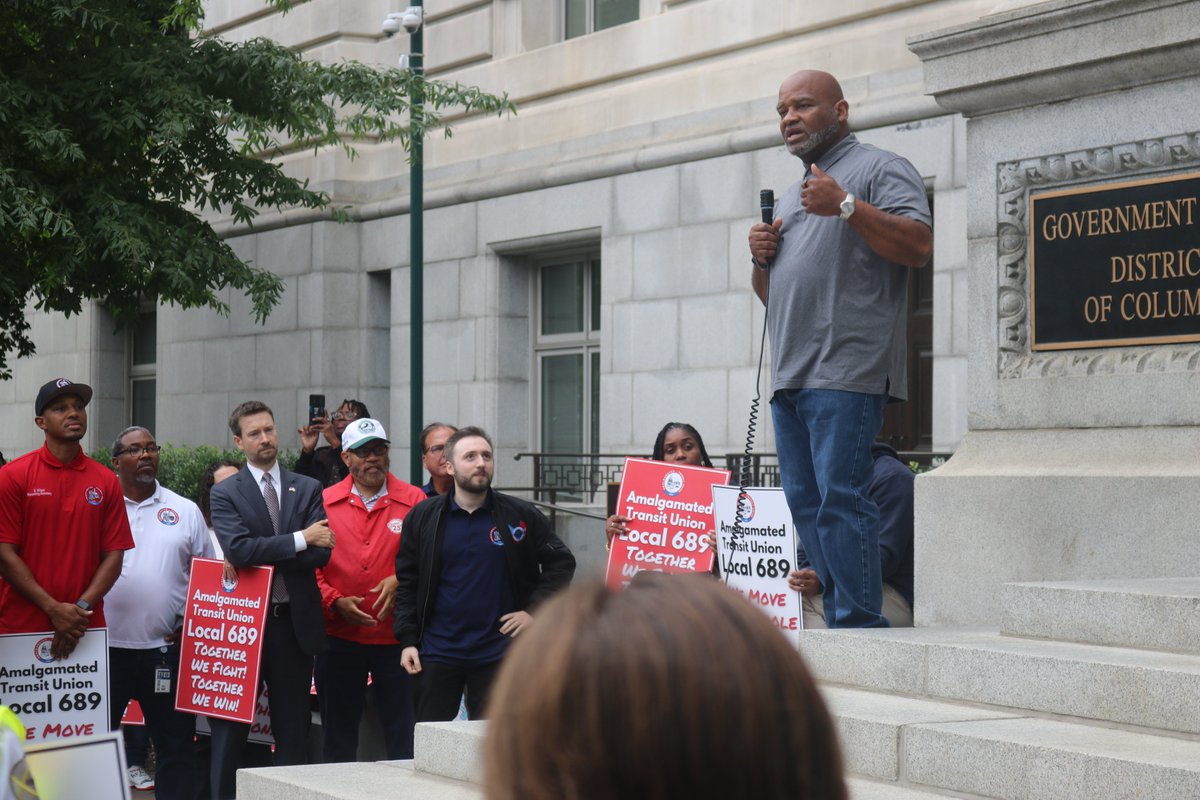 It's been more than 6 months since Mayor Bowser cut DC Circulator service in her budget and she continues to fail to provide a real transition plan for workers and riders. Today, Local 689 is launching a tool to highlight her failure!
atulocal689.org/issuessandprio…