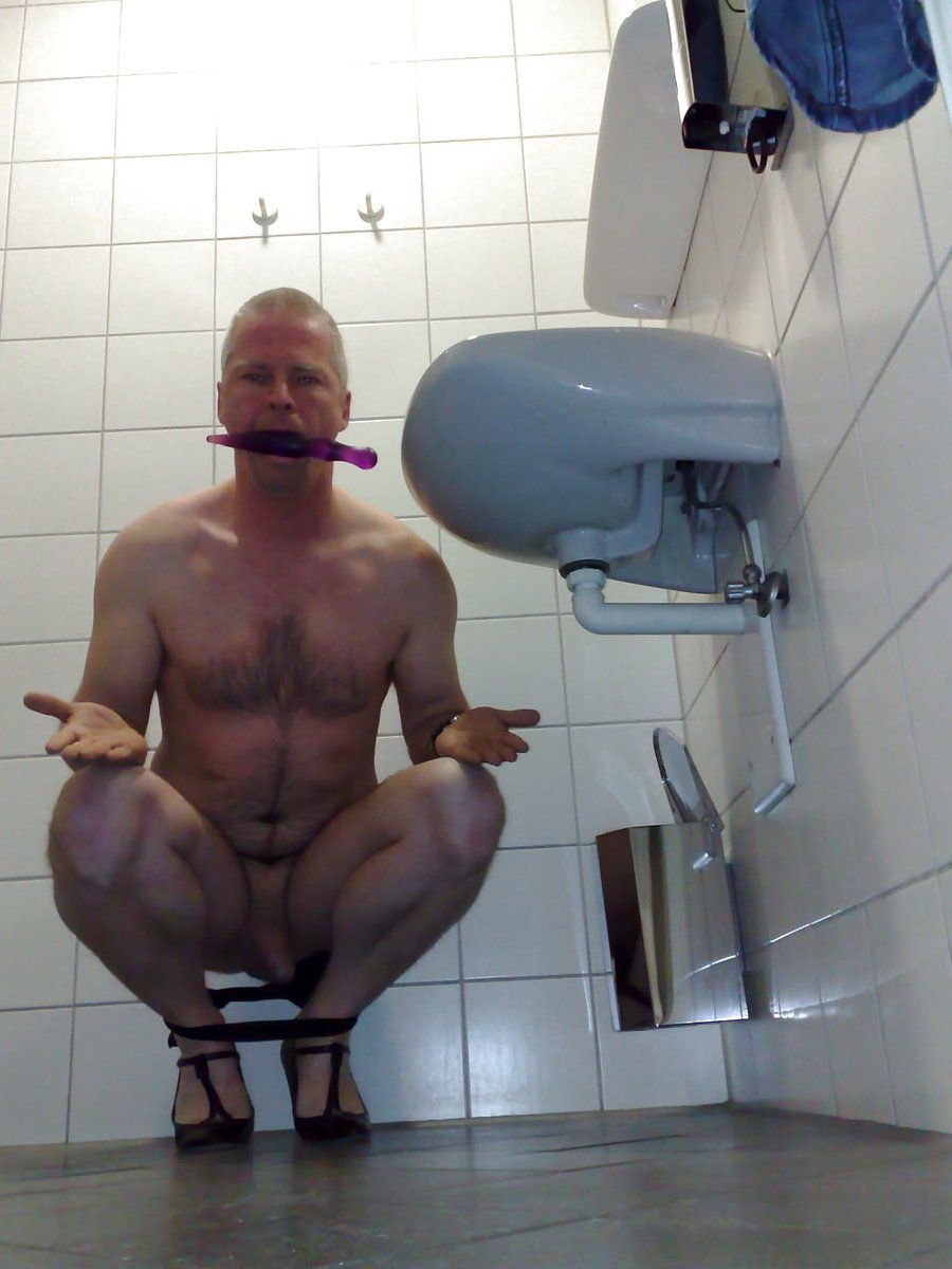 Torsten Lange alias Minnischwanz <a href="/bummler68/">Weltenbummler</a> aus MD- die kleine Nutte möchte gern geteilt werden.