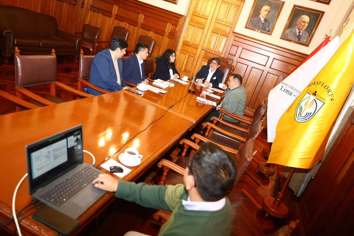 MancoLimaCen's tweet photo. En la sesión reciente del Consejo Directivo de la MMLC, el alcalde de Miraflores, Carlos Canales, presidió una reunión virtual con alcaldes y alcaldesas, donde discutieron la aprobación de actos administrativos y líneas de acción en seguridad ciudadana.
#MMLC https://t.co/EolO7apxJN