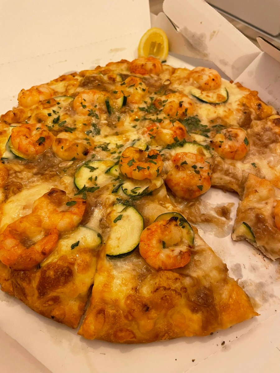 Samcersxa's tweet image. Snacks🍕😋