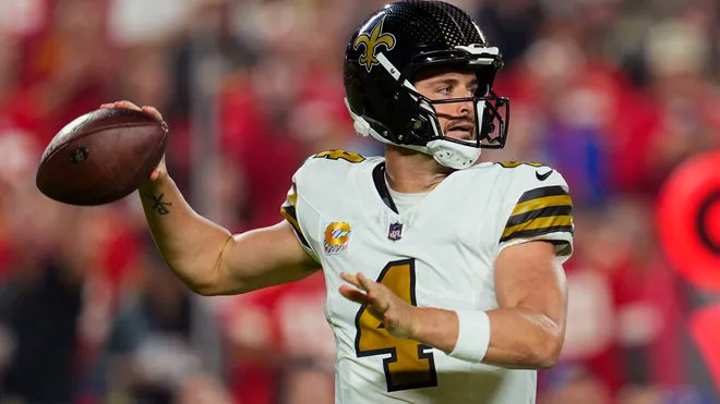 NFL_DovKleiman's tweet image. Saints QB Derek Carr will likely miss at least two weeks with the oblique injury, per @MikeGarafolo. 

Jake Haener will likely start.