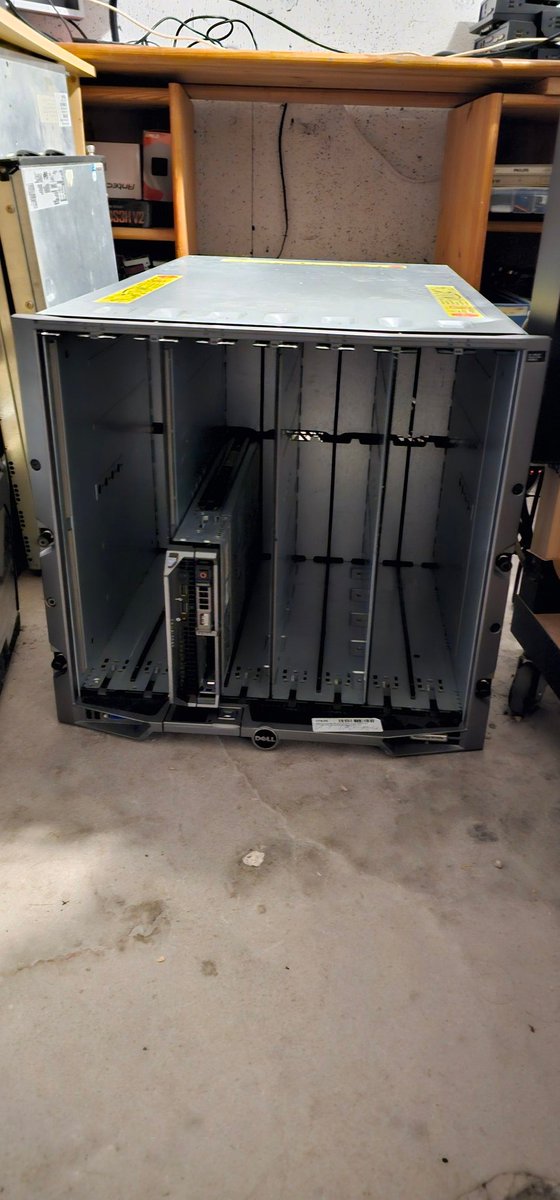 Ki_Windows's tweet image. Maintenant que jai ça faudrait peut-être que je fasse joujou avec, un de ces jours 🤔😄