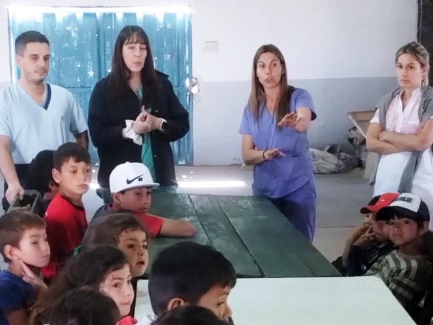 📢 Talleres de Salud Bucal 🦷💪

El equipo del Servicio de Área Programática y Redes en Salud (SAPS) de nuestro hospital llevó prevención y educación a diferentes puntos de Junín 👥✨

#SaludBucal #Prevención #HIGAJunín #ResidenciaOdontología #SAPS