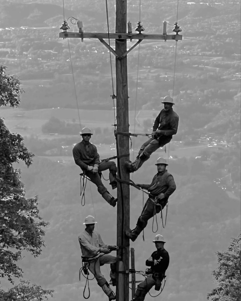 DebForTrump2024's tweet image. Jackson TN Energy Authority on top of Holston Mt during Hurricane Helene reconstruction.
This should become an iconic photo for the history books.