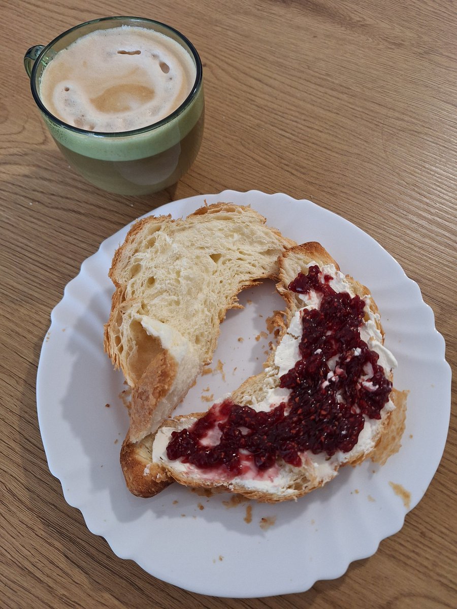 PaulAndJet's tweet image. Курвасан с мягким сыром и малиновым вареньем с кофе
#ЕдимДома
#КулинарныеИзлишества