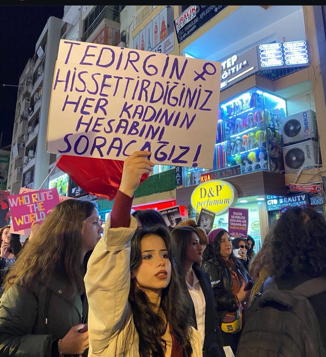 yasayı uygula kadını yaşat

#6284üuygula 
#istanbulconventionkeepsalive
#reenact6284 
#istanbulsözleşmesiyaşatır