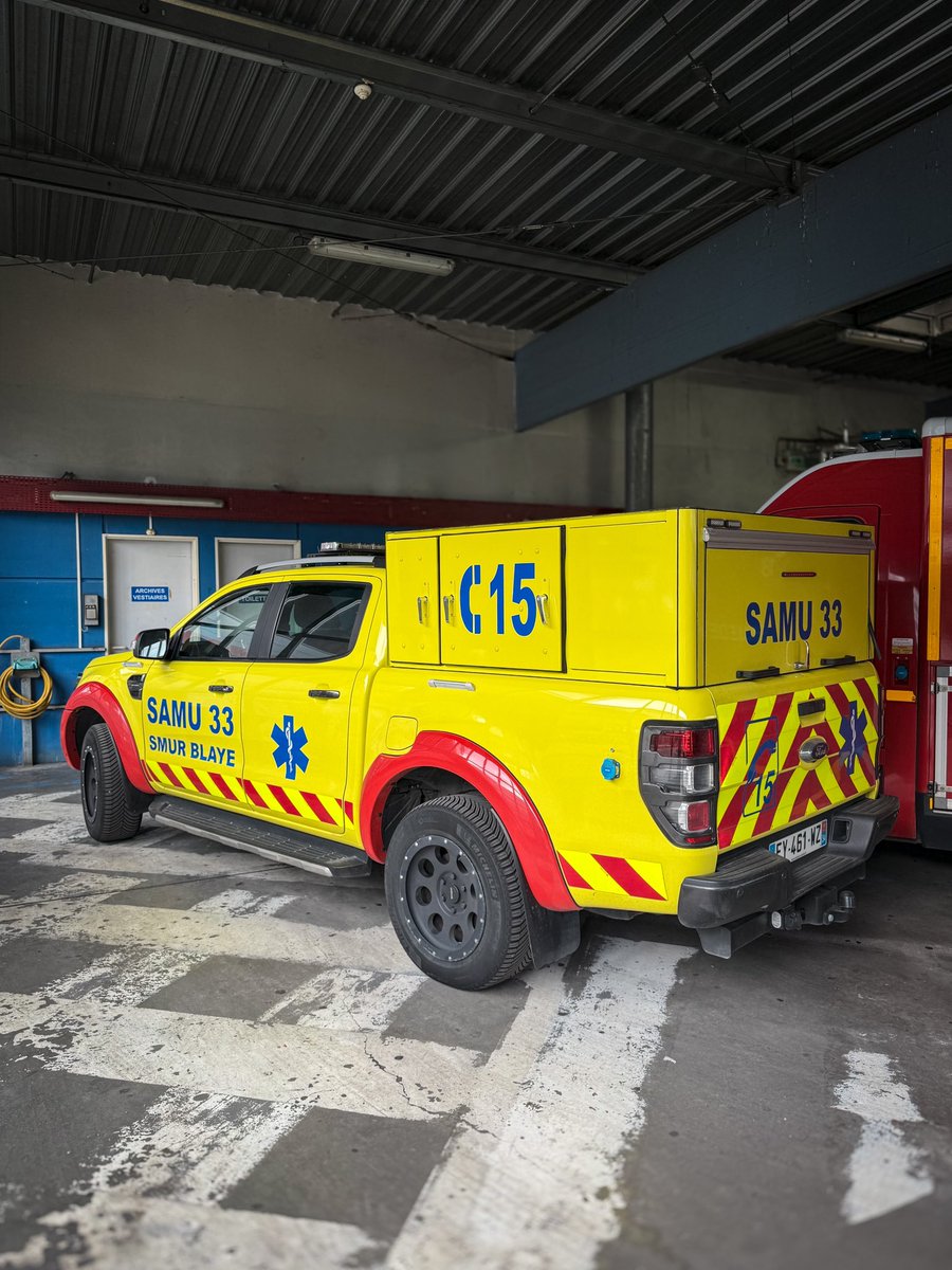 ActuSamu's tweet photo. [ ActuSAMU  ] : 🚑 Le #SMUR de #Blaye #SAMU33 🇫🇷 était de passage aux urgences 🏥 du CHU de Bordeaux à la suite de la prise en charge d’un #AVP ❌

➡️ Un nouveau véhicule #SMUR mis à disposition des équipes médicales 🩺 du SMUR de Blaye (33)

📸 Baptiste #ActuSAMU https://t.co/in5oEA0nSe