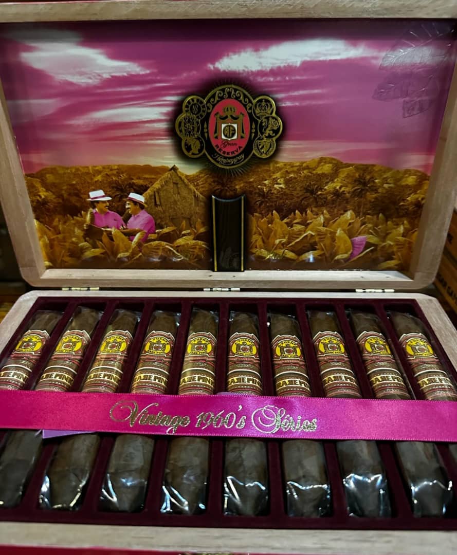 Phildel661's tweet photo. A. Fuente Tare Pinks are here. Very small allotment this year get em quick! #onlyfuenteisfuente https://t.co/b4r4zIAus5 https://t.co/N6sCRCdjk8