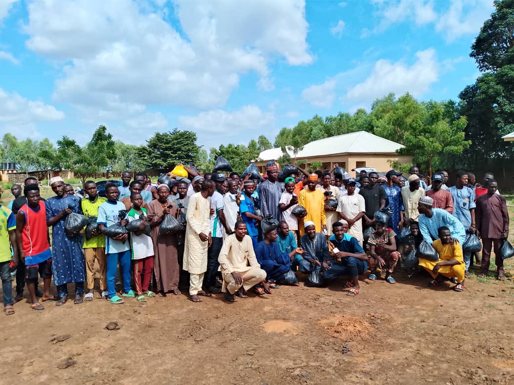 Usman_Yau_78's tweet image. Mata Masu Abinci - 50 to 100 beneficiaries.
Masu Shayi - 150 - 200 beneficiaries.
Yan Achaba - 
New Born Babies.

All across 20 Local Governments.
Thank you #NEDC.